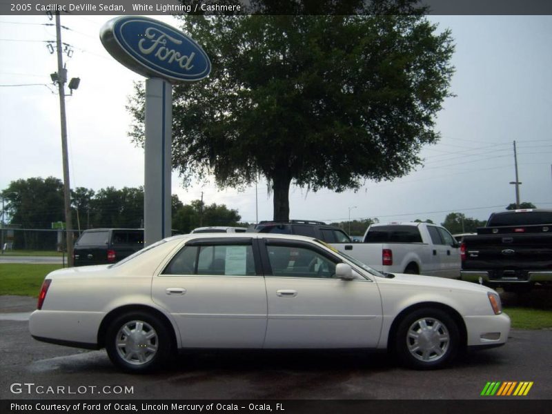 White Lightning / Cashmere 2005 Cadillac DeVille Sedan