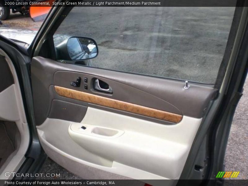 Spruce Green Metallic / Light Parchment/Medium Parchment 2000 Lincoln Continental