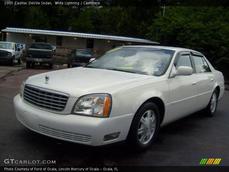 White Lightning / Cashmere 2005 Cadillac DeVille Sedan