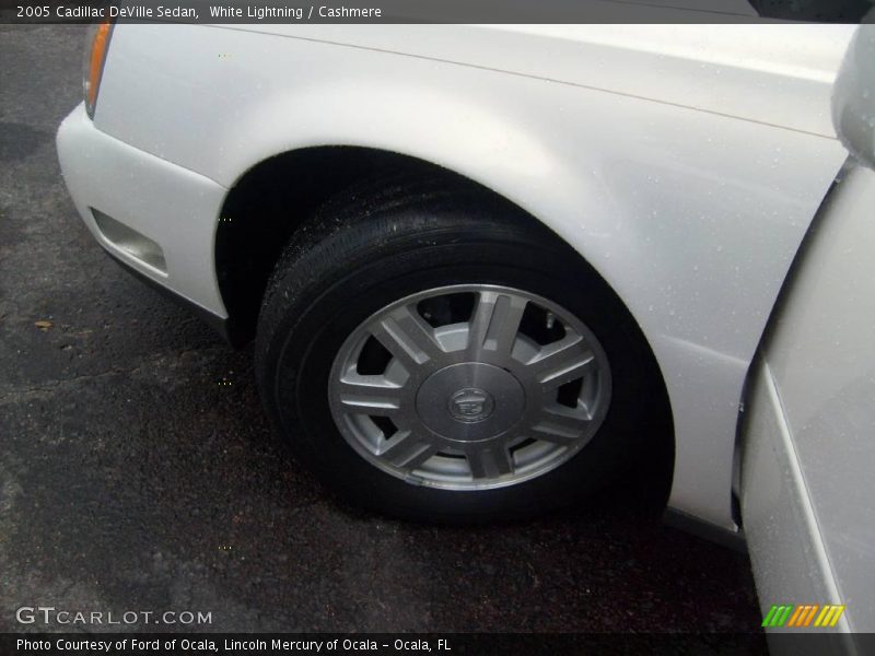 White Lightning / Cashmere 2005 Cadillac DeVille Sedan