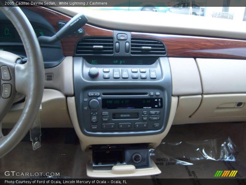 White Lightning / Cashmere 2005 Cadillac DeVille Sedan