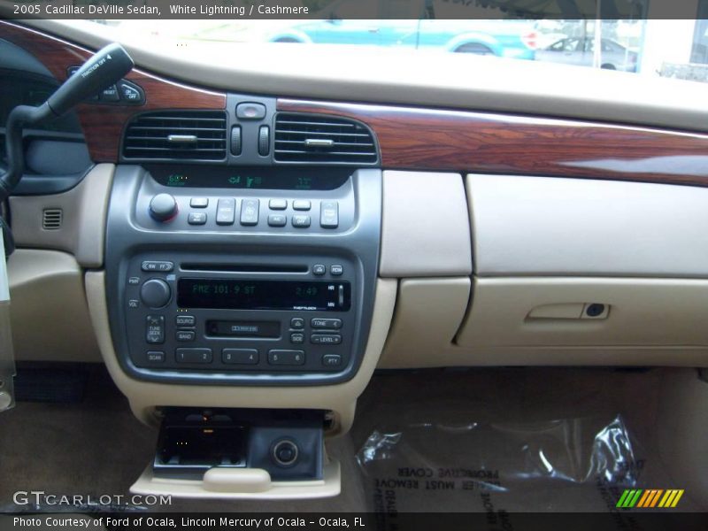 White Lightning / Cashmere 2005 Cadillac DeVille Sedan