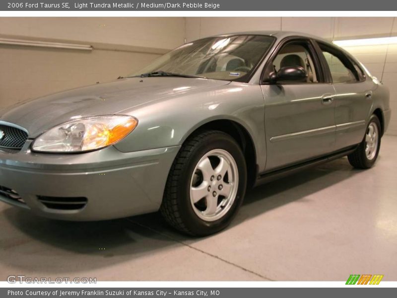 Light Tundra Metallic / Medium/Dark Pebble Beige 2006 Ford Taurus SE