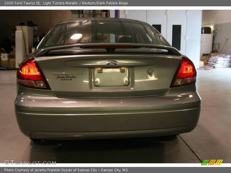 Light Tundra Metallic / Medium/Dark Pebble Beige 2006 Ford Taurus SE