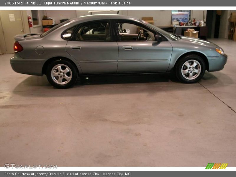 Light Tundra Metallic / Medium/Dark Pebble Beige 2006 Ford Taurus SE
