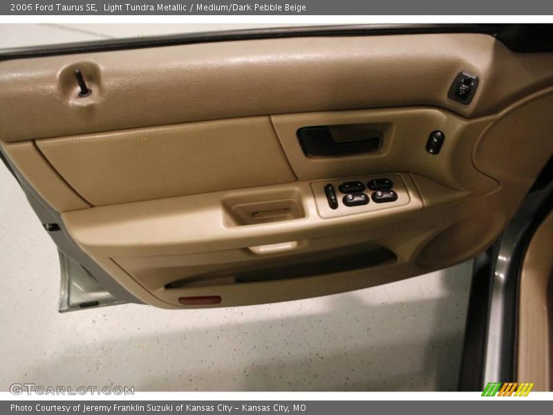 Light Tundra Metallic / Medium/Dark Pebble Beige 2006 Ford Taurus SE