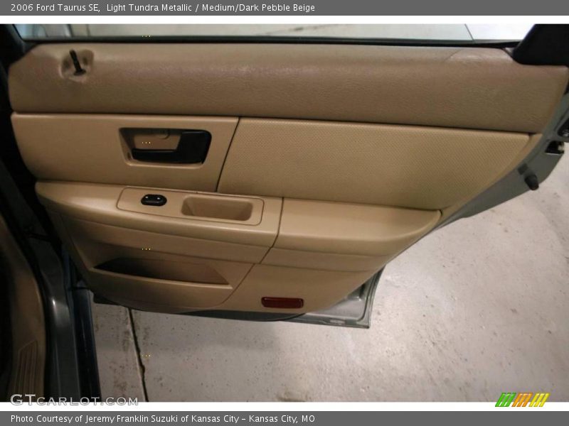 Light Tundra Metallic / Medium/Dark Pebble Beige 2006 Ford Taurus SE