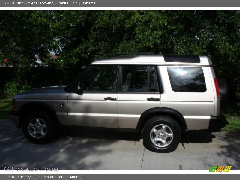 White Gold / Bahama 2000 Land Rover Discovery II