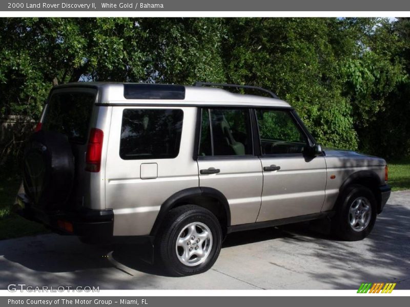 White Gold / Bahama 2000 Land Rover Discovery II
