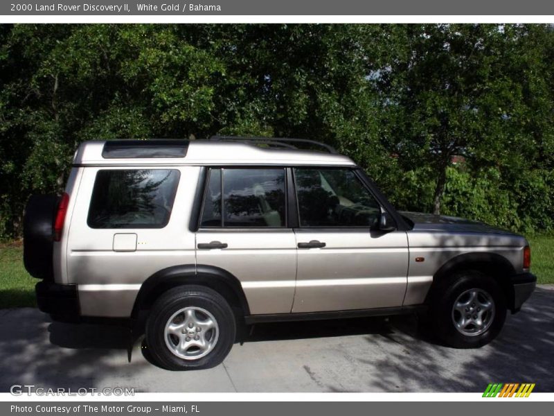 White Gold / Bahama 2000 Land Rover Discovery II