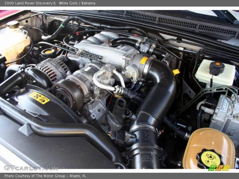 White Gold / Bahama 2000 Land Rover Discovery II