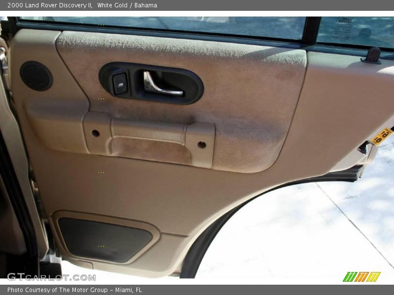 White Gold / Bahama 2000 Land Rover Discovery II