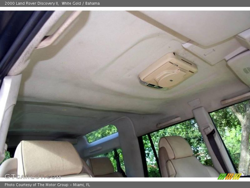 White Gold / Bahama 2000 Land Rover Discovery II
