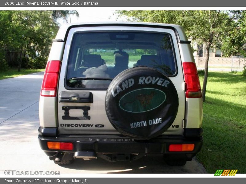 White Gold / Bahama 2000 Land Rover Discovery II