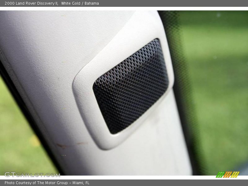 White Gold / Bahama 2000 Land Rover Discovery II