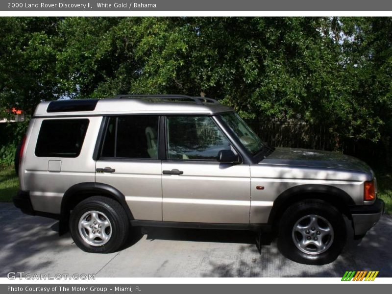 White Gold / Bahama 2000 Land Rover Discovery II