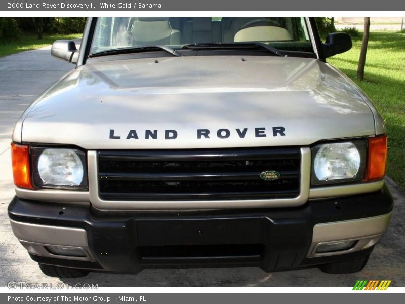 White Gold / Bahama 2000 Land Rover Discovery II