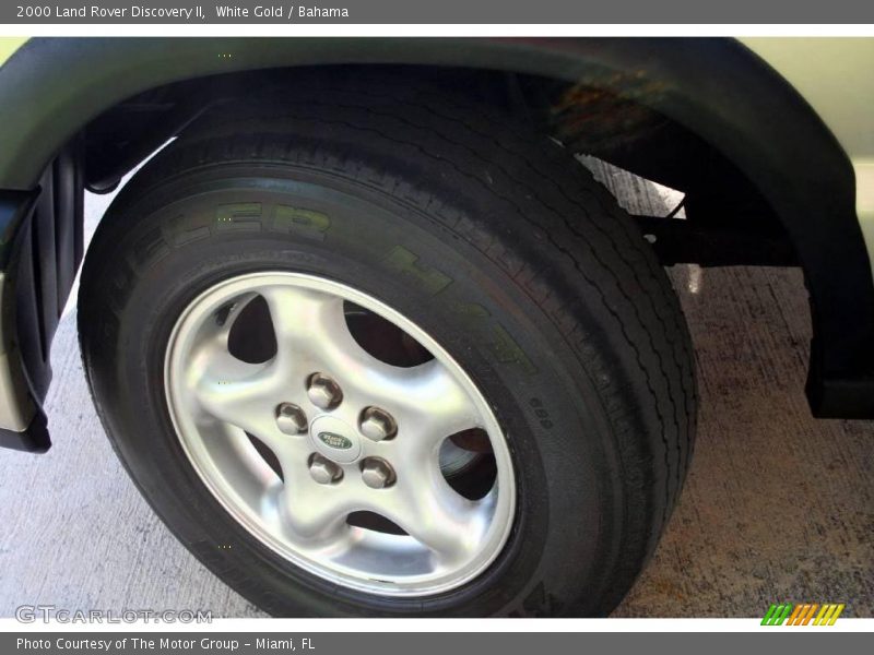 White Gold / Bahama 2000 Land Rover Discovery II