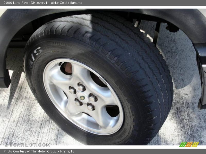 White Gold / Bahama 2000 Land Rover Discovery II