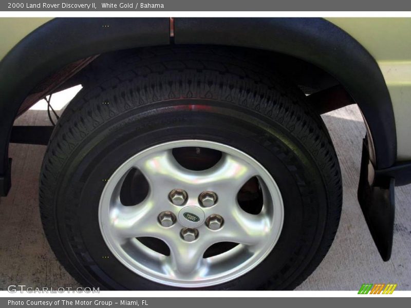 White Gold / Bahama 2000 Land Rover Discovery II