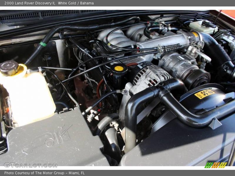 White Gold / Bahama 2000 Land Rover Discovery II