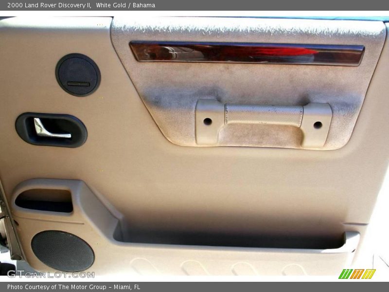 White Gold / Bahama 2000 Land Rover Discovery II
