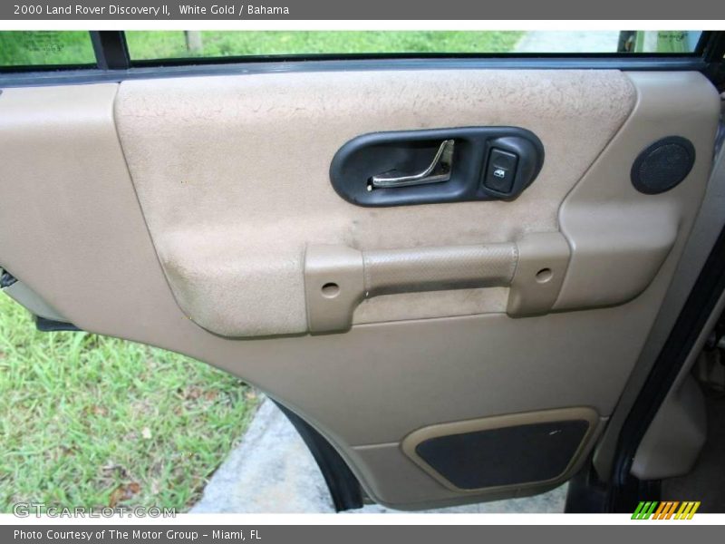 White Gold / Bahama 2000 Land Rover Discovery II