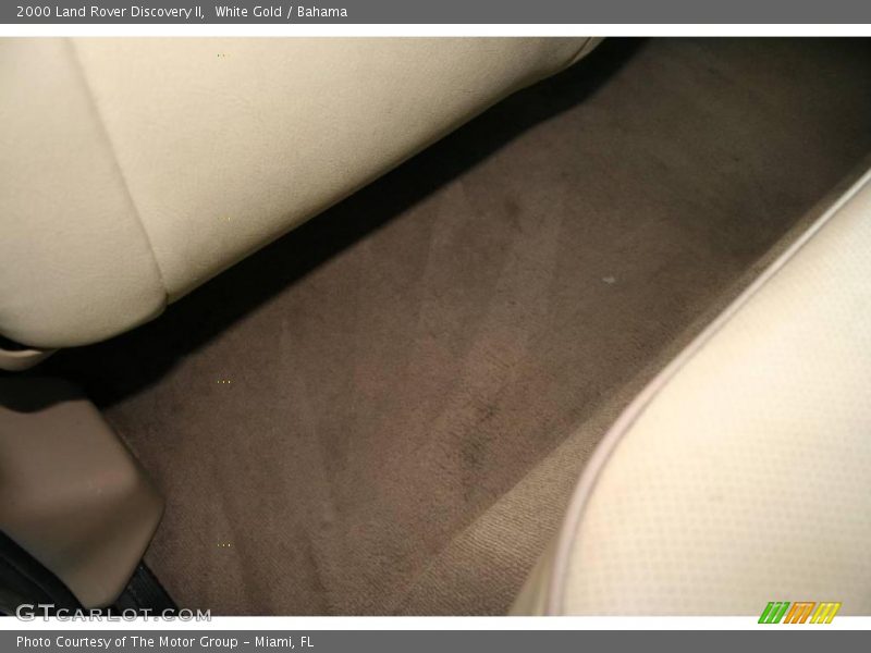 White Gold / Bahama 2000 Land Rover Discovery II