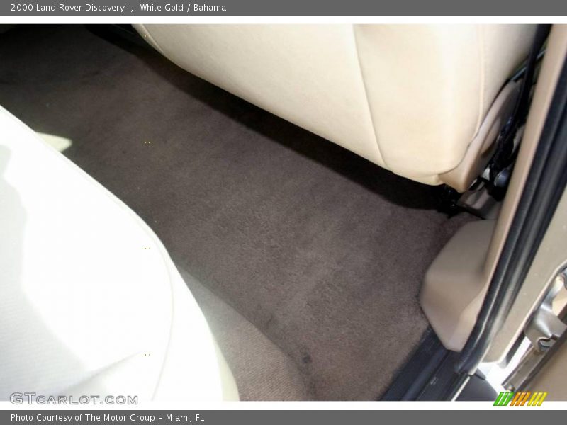 White Gold / Bahama 2000 Land Rover Discovery II