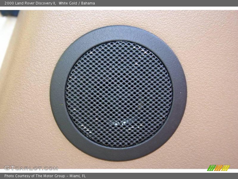 White Gold / Bahama 2000 Land Rover Discovery II