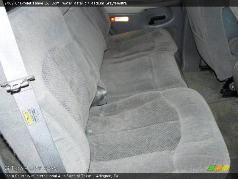 Light Pewter Metallic / Medium Gray/Neutral 2002 Chevrolet Tahoe LS