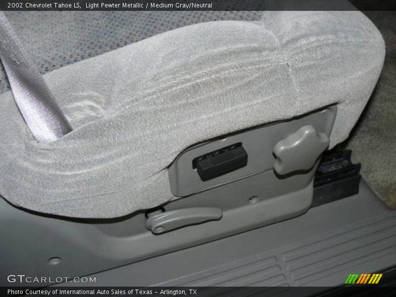 Light Pewter Metallic / Medium Gray/Neutral 2002 Chevrolet Tahoe LS