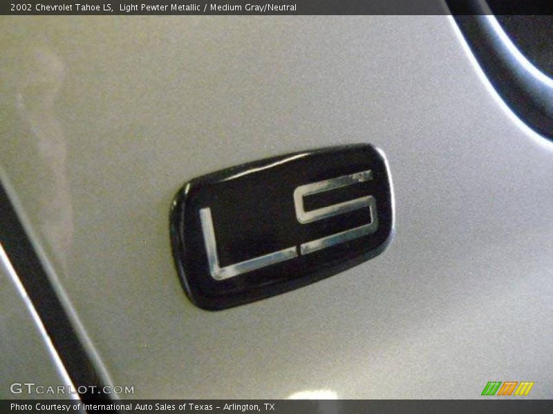 Light Pewter Metallic / Medium Gray/Neutral 2002 Chevrolet Tahoe LS