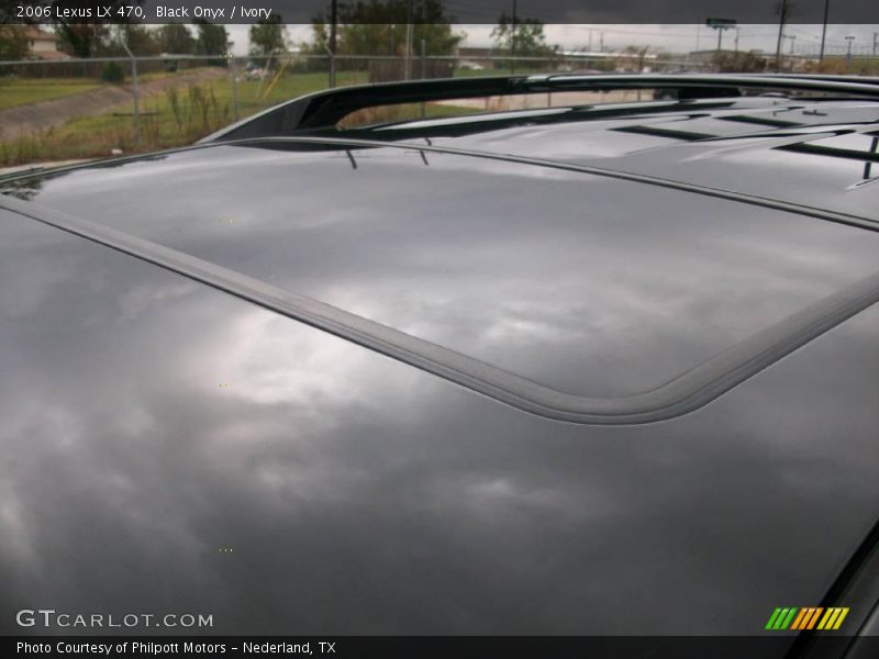 Black Onyx / Ivory 2006 Lexus LX 470