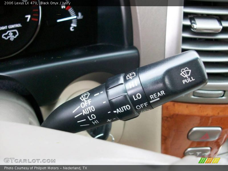 Black Onyx / Ivory 2006 Lexus LX 470