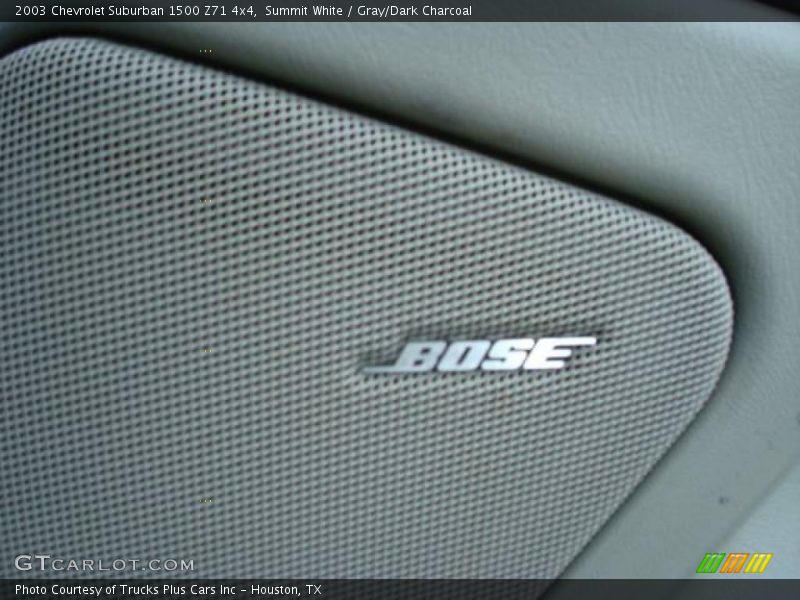 Summit White / Gray/Dark Charcoal 2003 Chevrolet Suburban 1500 Z71 4x4
