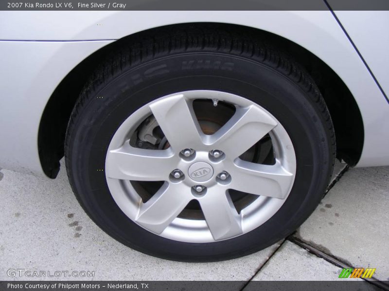 Fine Silver / Gray 2007 Kia Rondo LX V6