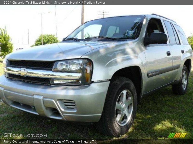 Silverstone Metallic / Medium Pewter 2004 Chevrolet TrailBlazer LS 4x4