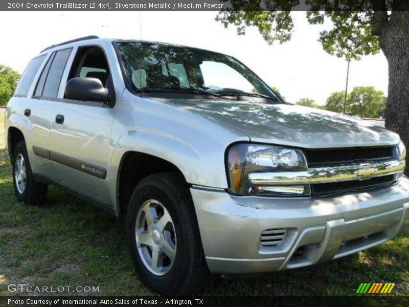 Silverstone Metallic / Medium Pewter 2004 Chevrolet TrailBlazer LS 4x4