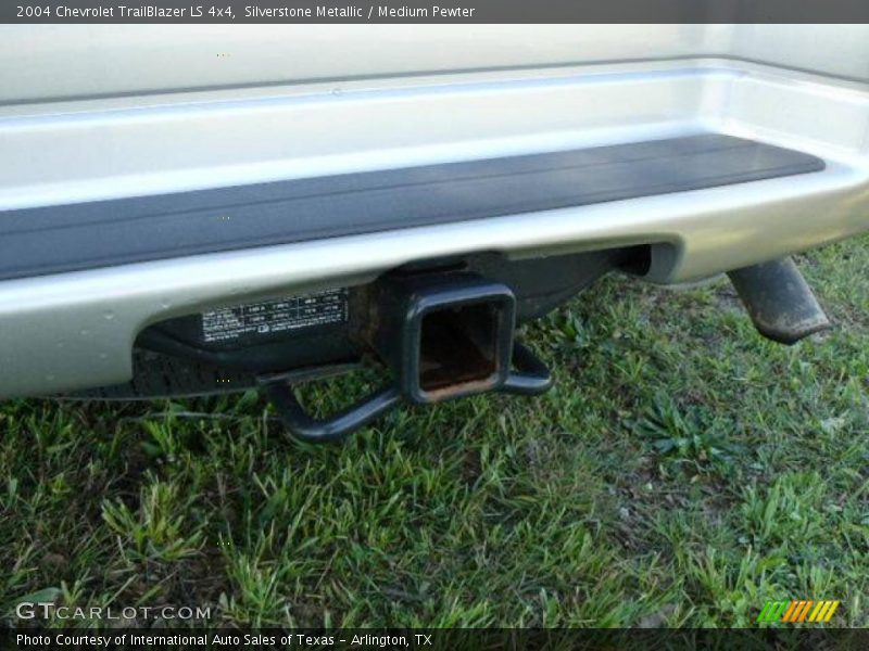 Silverstone Metallic / Medium Pewter 2004 Chevrolet TrailBlazer LS 4x4