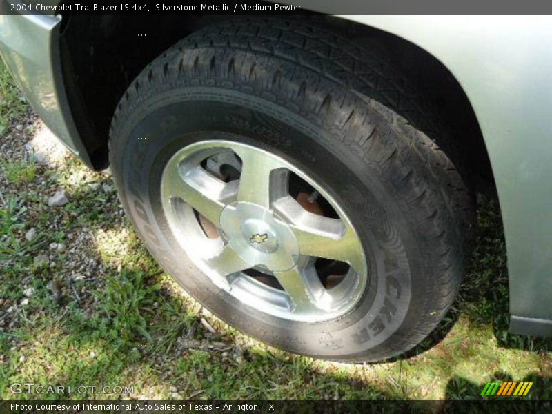Silverstone Metallic / Medium Pewter 2004 Chevrolet TrailBlazer LS 4x4
