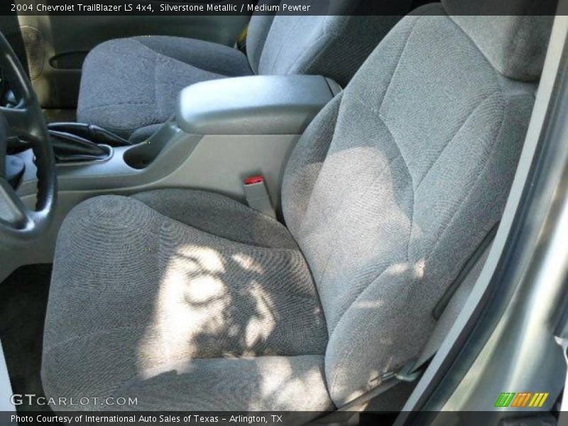 Silverstone Metallic / Medium Pewter 2004 Chevrolet TrailBlazer LS 4x4