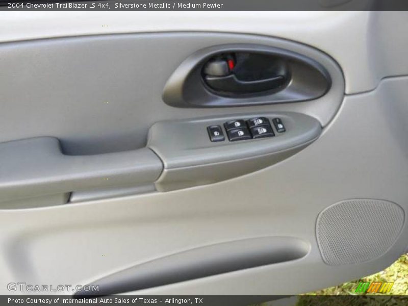Silverstone Metallic / Medium Pewter 2004 Chevrolet TrailBlazer LS 4x4