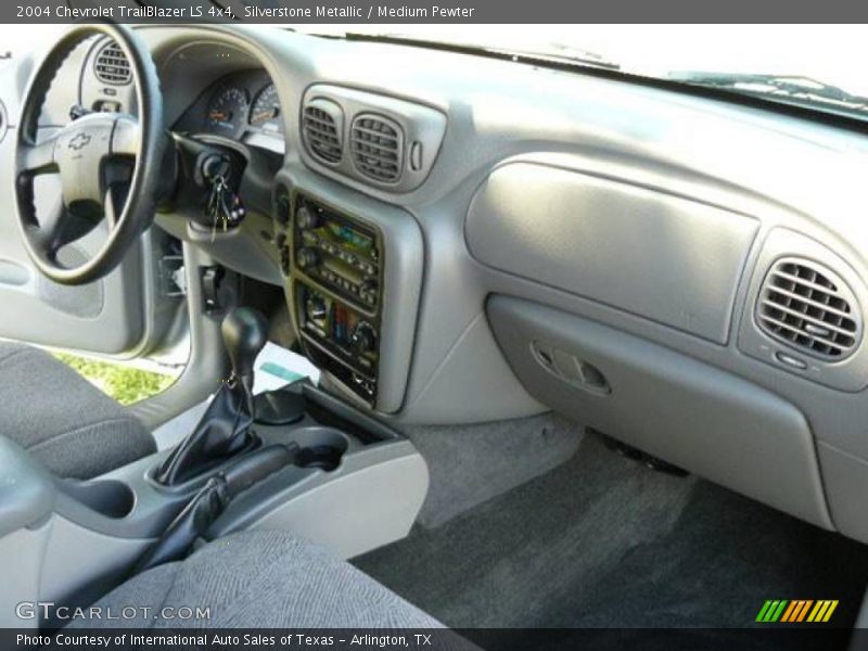 Silverstone Metallic / Medium Pewter 2004 Chevrolet TrailBlazer LS 4x4