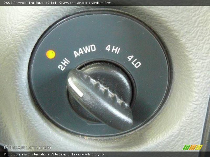 Silverstone Metallic / Medium Pewter 2004 Chevrolet TrailBlazer LS 4x4