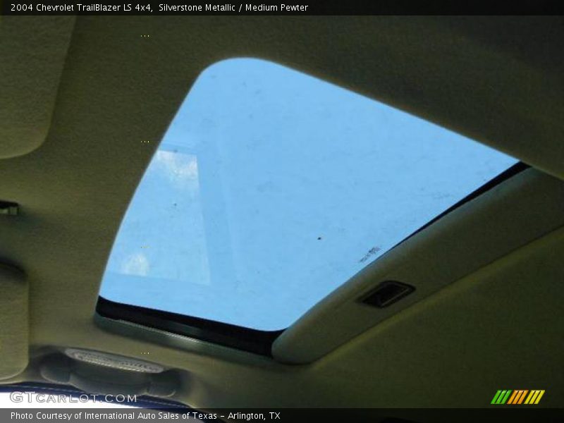 Silverstone Metallic / Medium Pewter 2004 Chevrolet TrailBlazer LS 4x4