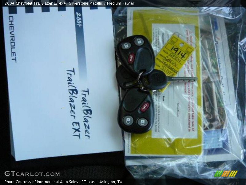 Silverstone Metallic / Medium Pewter 2004 Chevrolet TrailBlazer LS 4x4