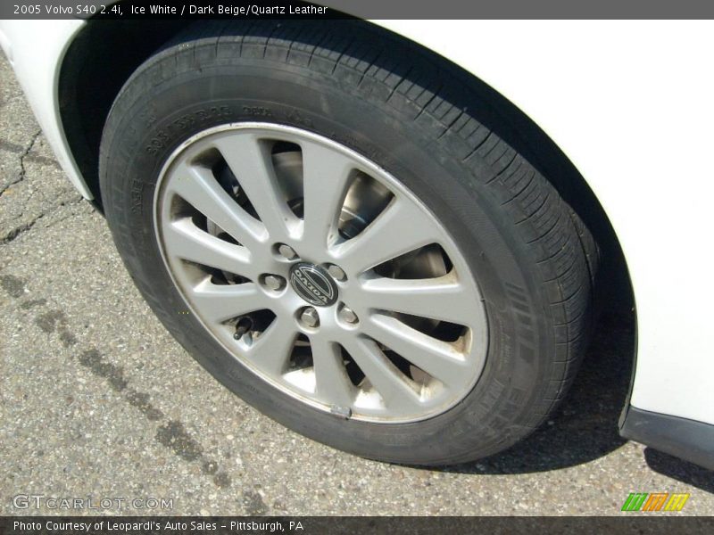 Ice White / Dark Beige/Quartz Leather 2005 Volvo S40 2.4i