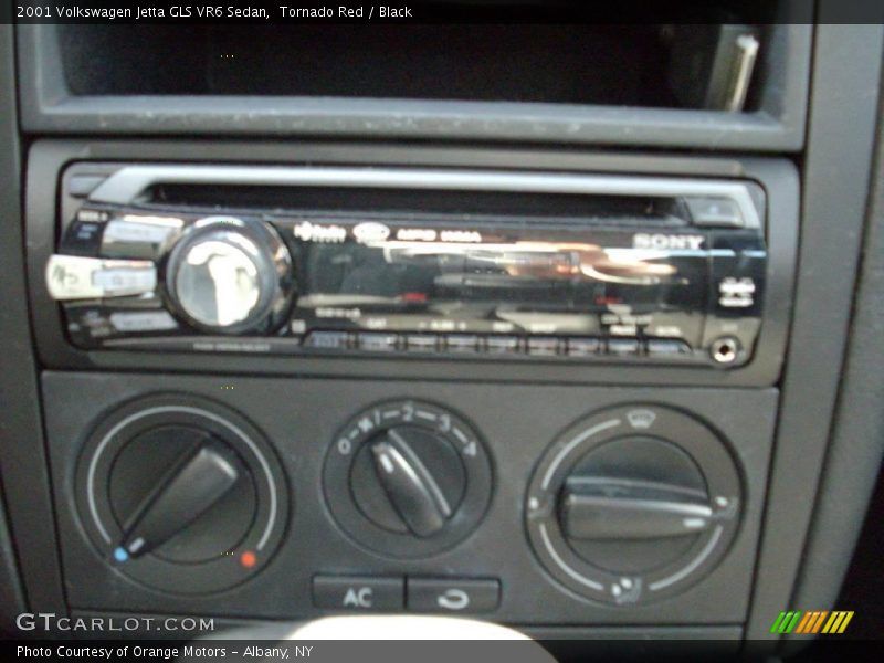 Tornado Red / Black 2001 Volkswagen Jetta GLS VR6 Sedan