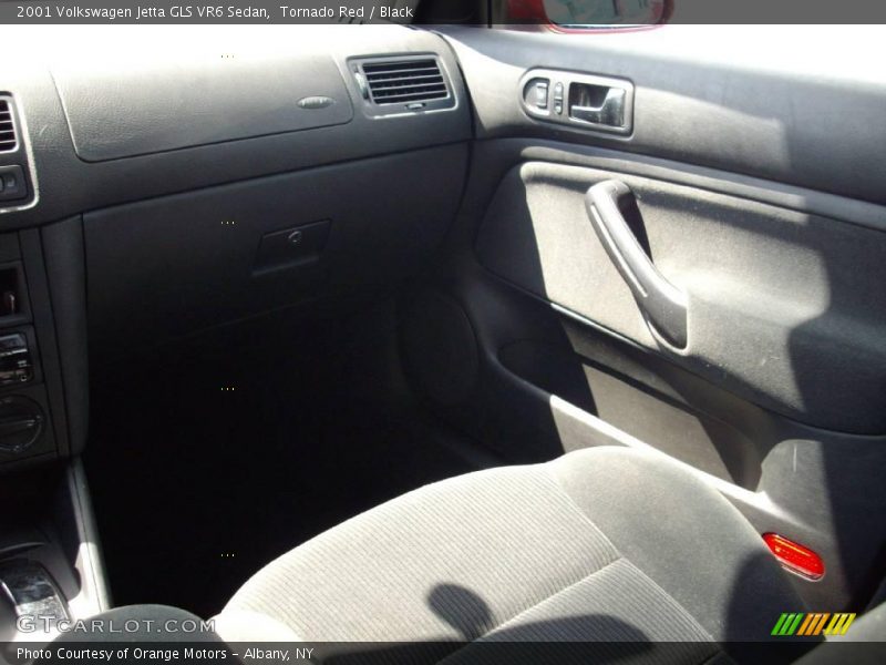 Tornado Red / Black 2001 Volkswagen Jetta GLS VR6 Sedan